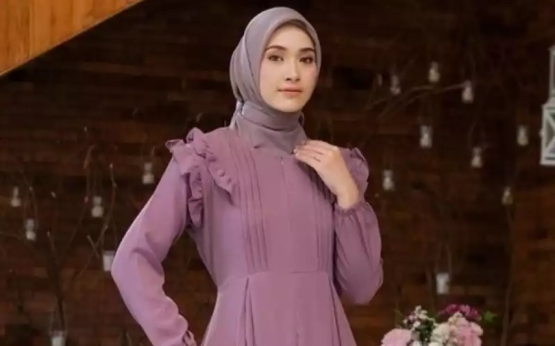 10 Rekomendasi Warna Hijab yang Cocok dengan Gamis Mauve