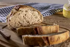 Jangan Keliru, Inilah Perbedaan Bread Improver dan Fermipan dalam Membuat Roti