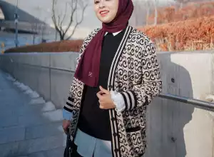 10 Rekomendasi Baju yang Cocok dengan Jilbab Warna Pink Fanta