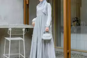10 Rekomendasi Jilbab yang Cocok dengan Baju Garis Putih