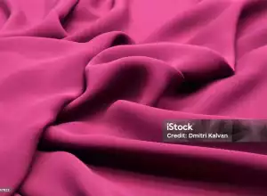 12 Ide Kombinasi Warna dan Model Hijau Cocok dengan Warna Baju Burgundy