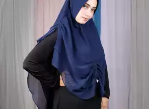 10 Rekomendasi Baju yang Cocok dengan Jilbab Warna Dongker