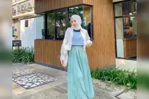 Kebaya Biru Tosca Cocok dengan Warna Hijab dan Aksesoris Apa? Inilah Informasinya