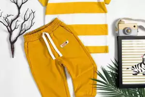 10 Rekomendasi Baju Pria yang Cocok dengan Celana Warna Orange