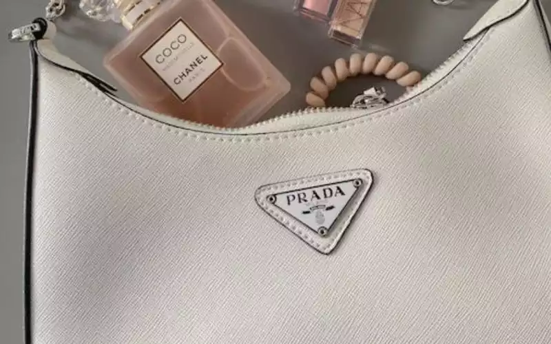 Saffiano Leather adalah: Kulit Asli Premium Bertekstur Unik