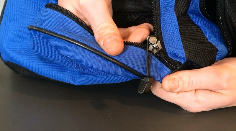3 Cara Memperbaiki Tas yang Resletingnya Rusak