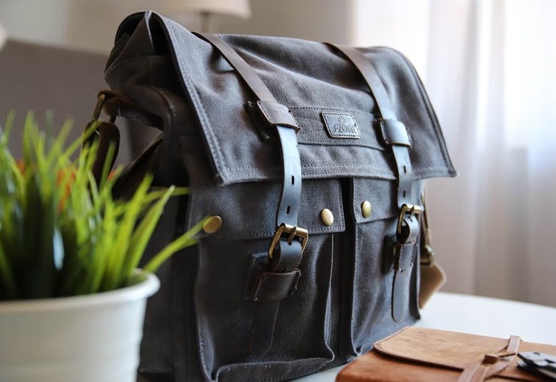 Cara memilih messenger bag yang cocok buat pria dan wanita